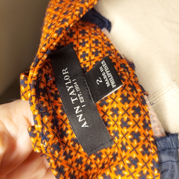 Ann Taylor Red Patterned Women's Cropped Pants - Picture 4 of 4